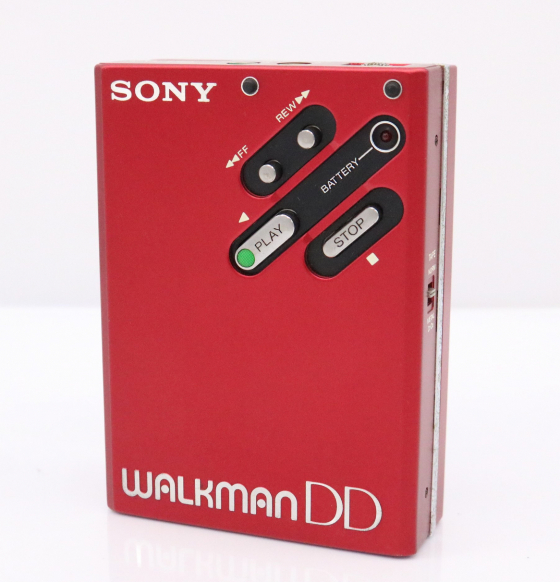 ト滝】SONY ソニー WM-DD カセットウォークマン カセットプレーヤー 赤