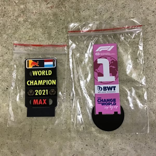 1円〜 スパーク 1/18 レッドブル RB16B アブダビGP 2021 Winner M.フェルスタッペン ワールドチャンピオン ピットボード & No.1ボード