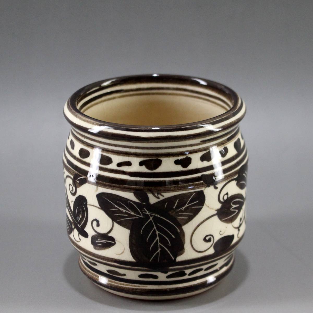 山口錠鐵志野鉄絵渦文香合共箱黄布茶道具志野焼美濃焼初