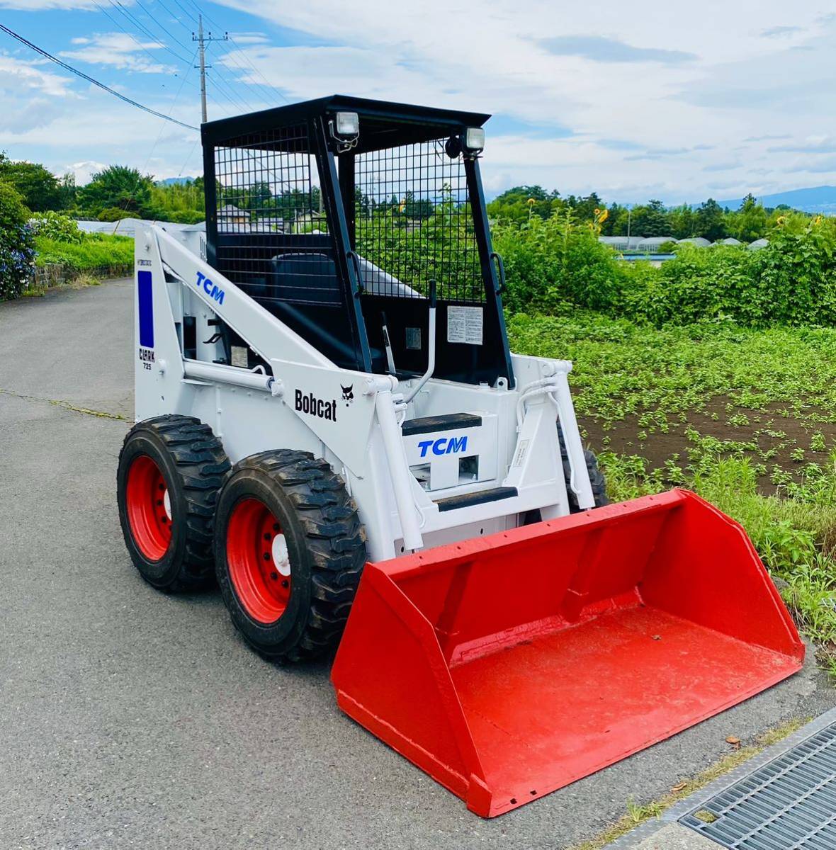 ボブキャットTCM bobcatホイールローダースキッドスチアローダーショべルローダー4WD新品タイヤ