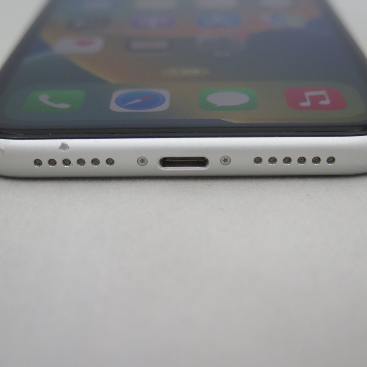 XR au iPhone 64GB ホワイト 公式通販 SIMロック解除済み SIMロック