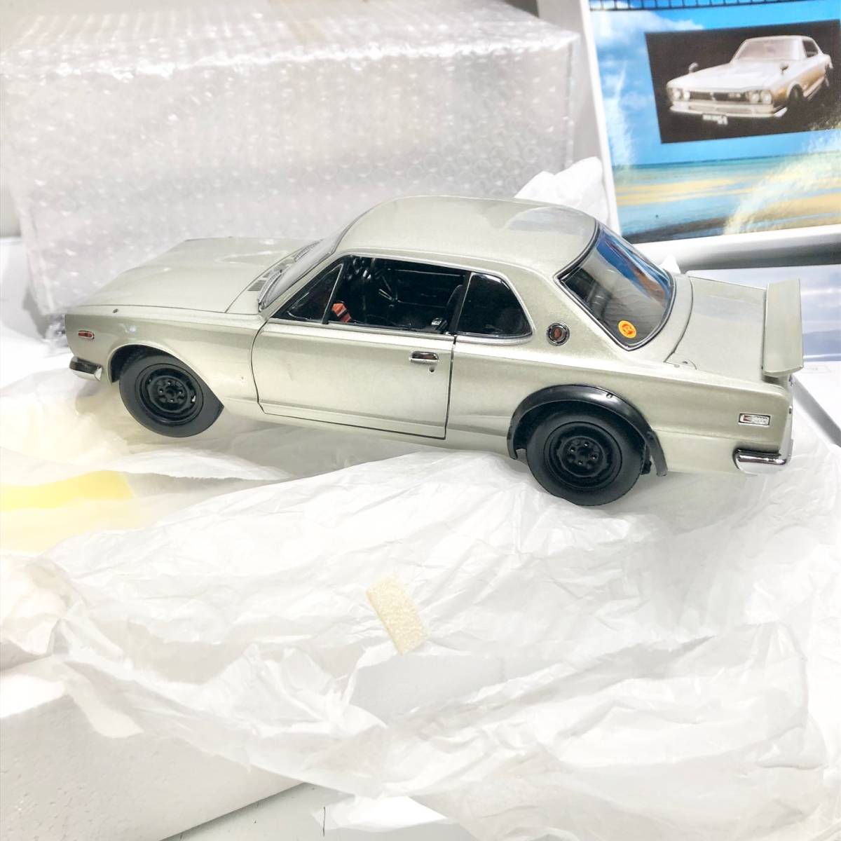 特価 京商 (1/18) 昭和の名車 愛のスカイライン GT-R ライト点灯
