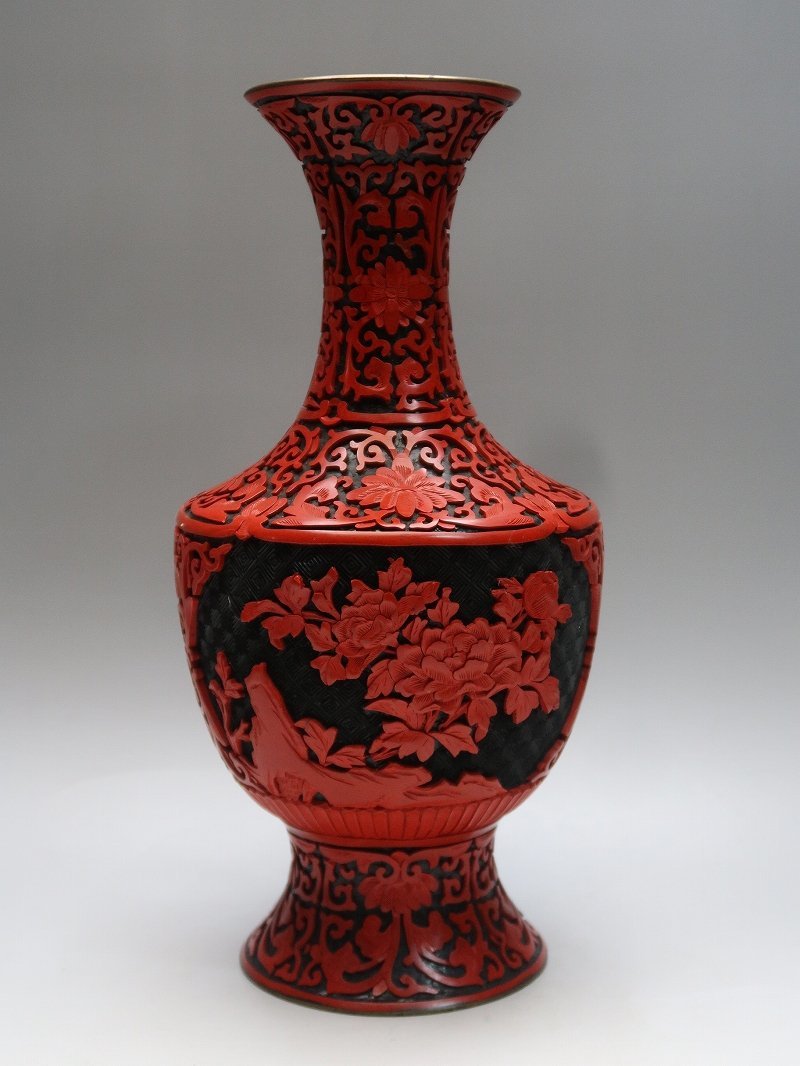 【集】071811堆朱花瓶　堆黒　花草文彫刻　工美　中国美術漆器