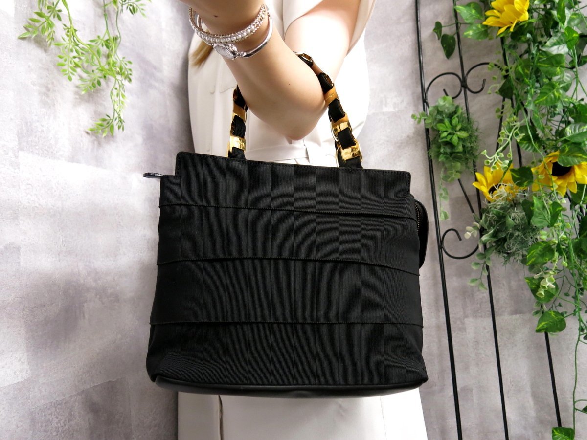 ○超美品○Salvatore Ferragamo フェラガモ○ヴァラ○ティアード 