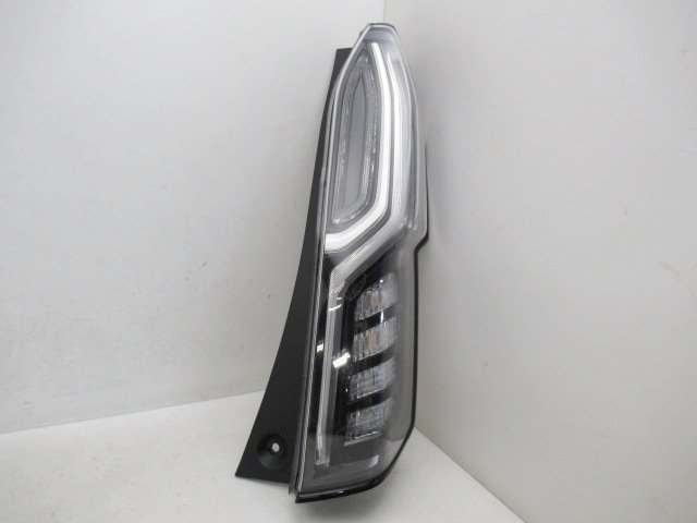 【即決有】 ホンダ N-BOX エヌボックス カスタム JF3 純正 右 テールランプ テールライト ICHIKOH D186 (n085497)