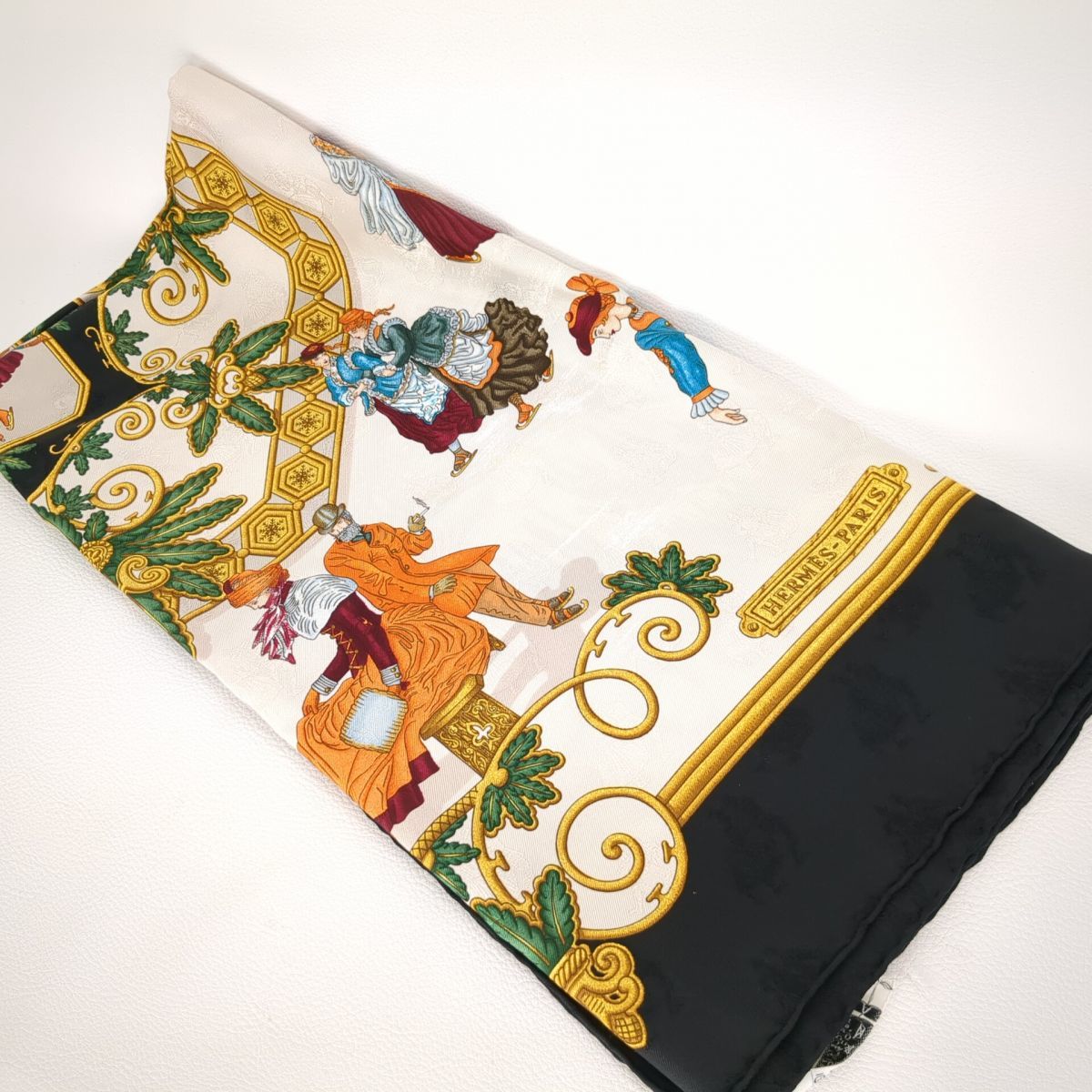 エルメス　カレ　90　スカーフ　HERMES ブラック　ウィンタースケート　 SILK100% ◆3107/SBS通り店