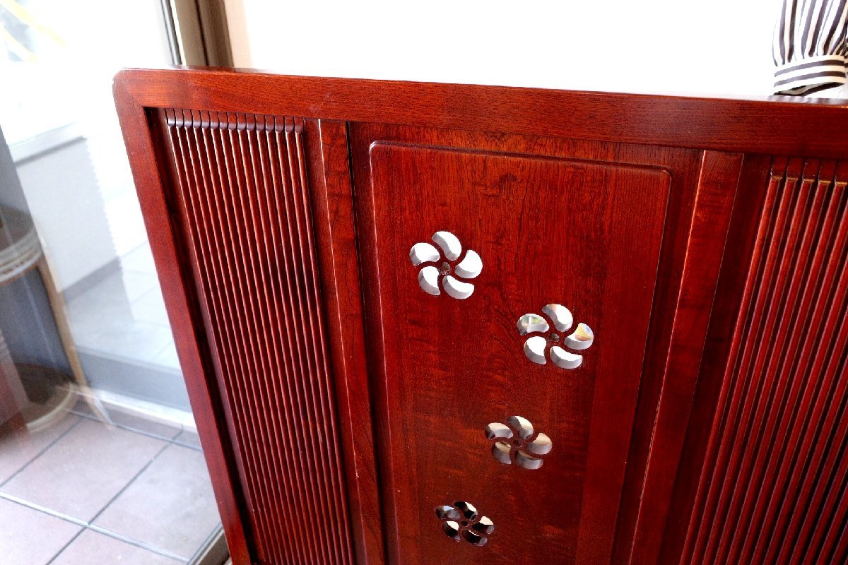 ○カリモク 梅の透かし柄の衝立 ついたて 艶のよい赤茶色の木目 レトロ