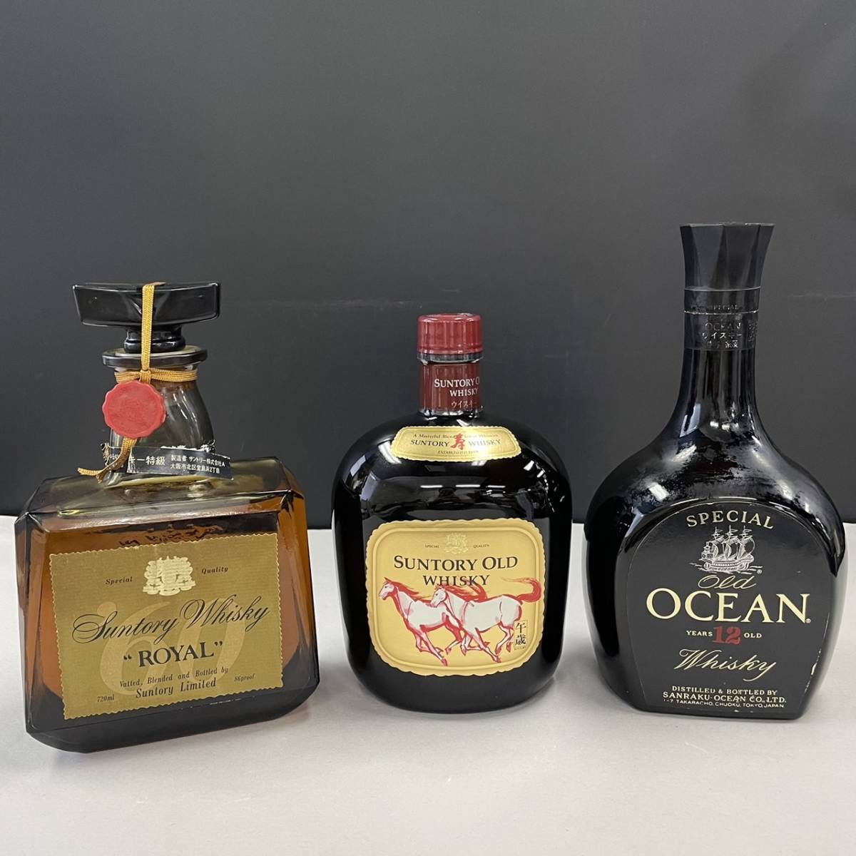 B284896(084)-107/WJ4000　【千葉県内のみ発送】お酒　3点まとめ　SUNTORY WHISKY ROYAL 43%720ml SUNTORY OLD WHISKY 43%750ml OCEAN 