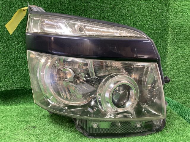 ヴォクシー DBA-ZRR70W 右ヘッドランプ 9AF 28-203 81145-28B91