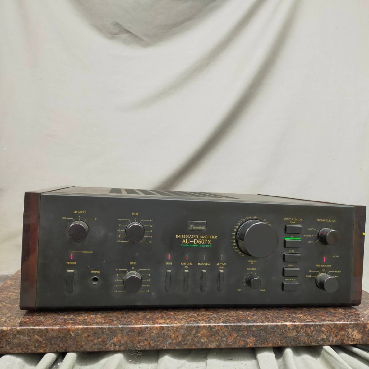 T1485〇【ジャンク】Sansui サンスイ AU-D607X プリメインアンプ