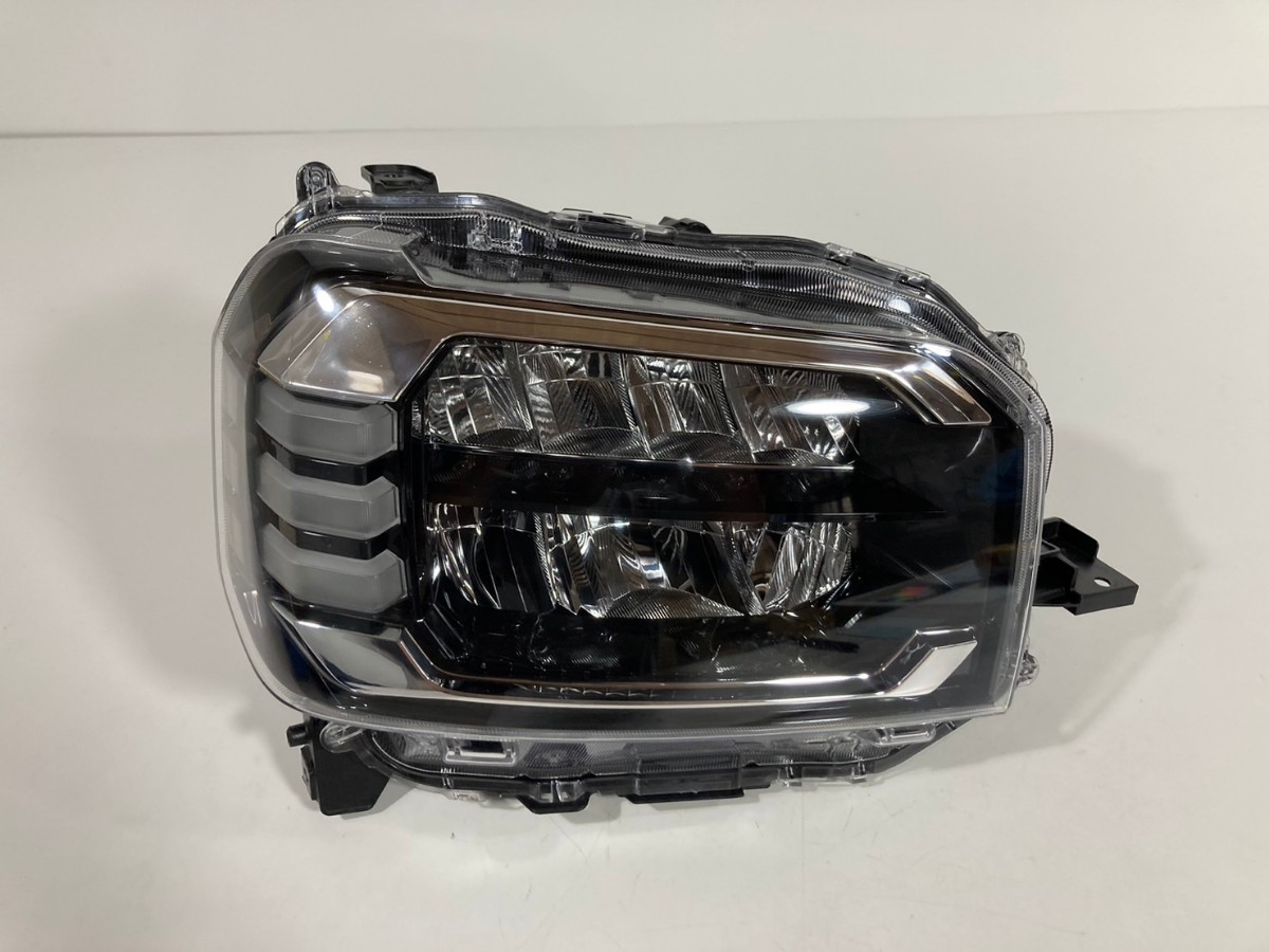 ダイハツタフトLA900S 純正LEDヘッドライト 右側