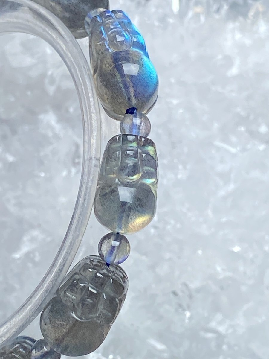 1109g333 マダガスカル産★【30Aレインボーラブラドライト】★手彫り貔貅 ブレス 13.5x8.8mm（新品）