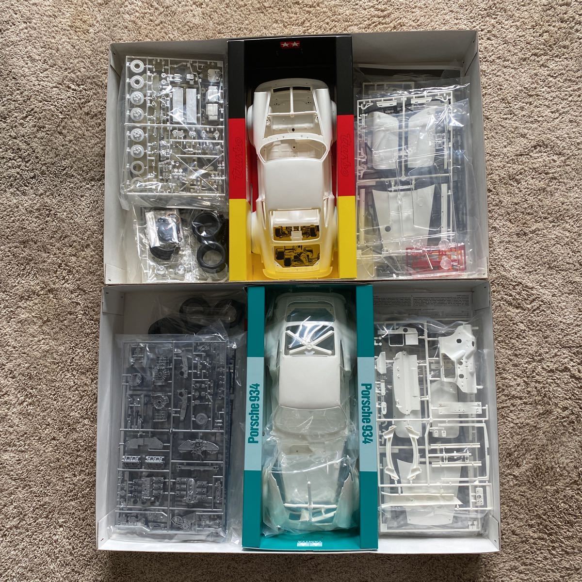 タミヤ1/12 ポルシェ934 Vaillant ．イエガーマイスター2台セット タミヤ 1⁄12 ポルシェ ．イエガーマイスター2台セット Vaillant
