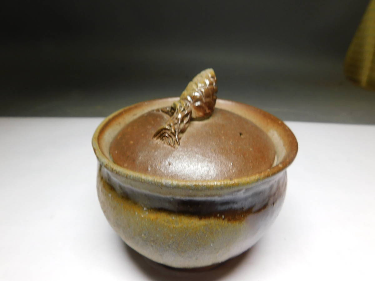 岡黒　極上　初だし品　備前焼　作者不明　松ぼっくり摘み宝瓶　高さ９ｃｍ　無傷　新品　売り切り 備前焼 岡黒 作者不明