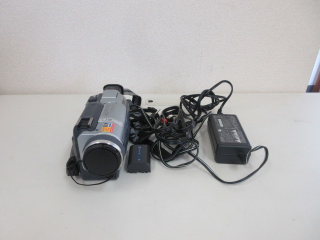 e051☆SONY 8mm ビデオカメラ 中古品 DCR-TRV300 通電OK (ソニー
