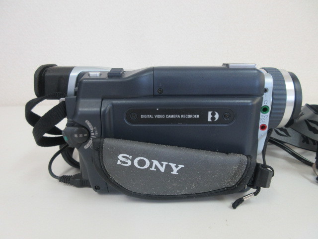 e051☆SONY 8mm ビデオカメラ 中古品 DCR-TRV300 通電OK (ソニー