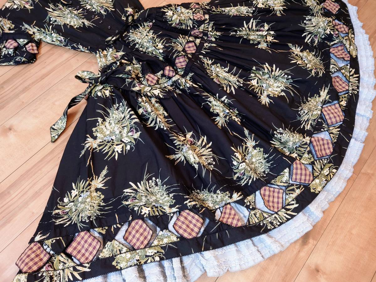 美品☆カネコイサオ☆ブーケ柄裾穴あきワンピース/黒/たくし上げ/大人  