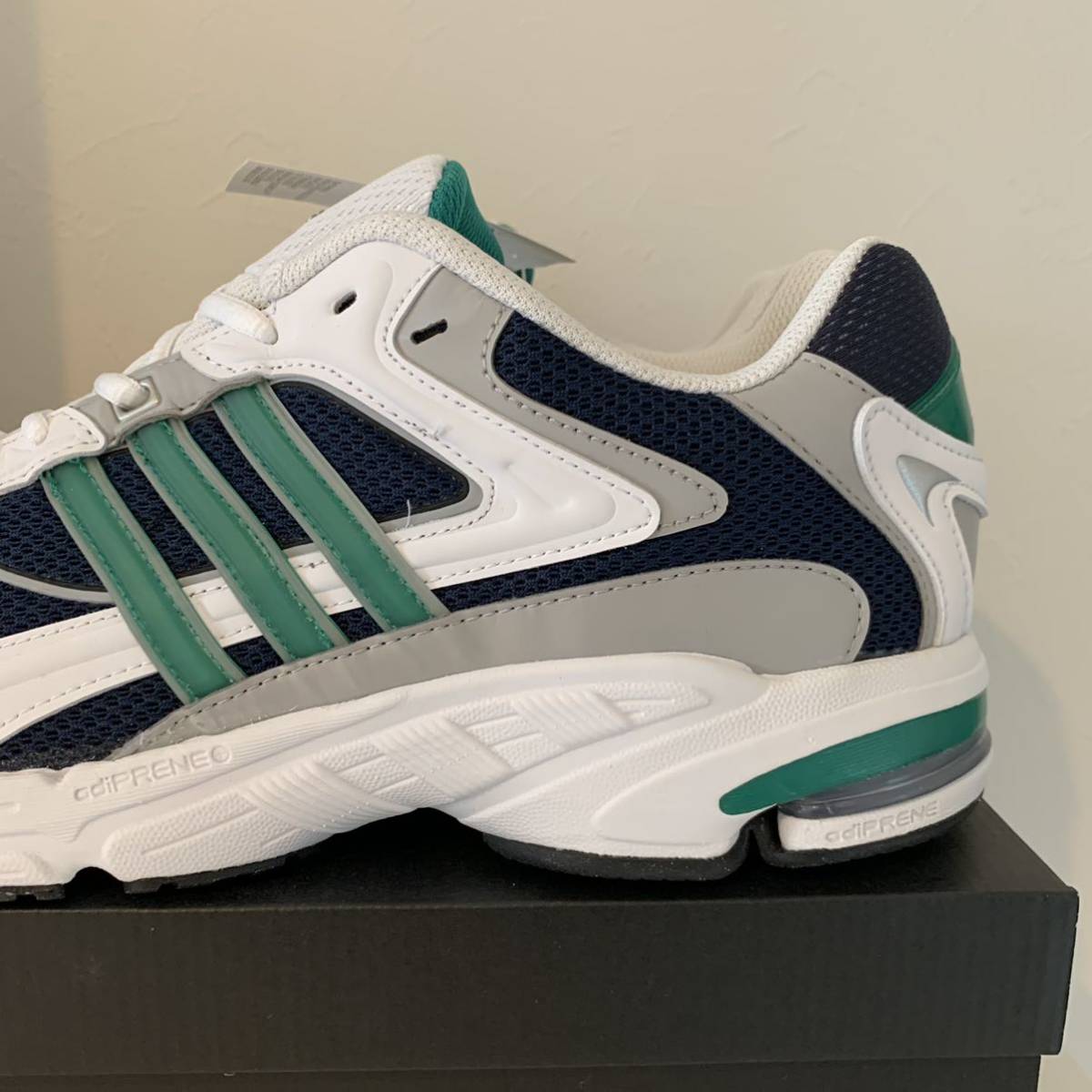 adidas RESPONSE CL（FW4440）28.5cm / samba gazelle city stan smith handball  spezial superstar bwarmy campus  forum(28.5cm)｜売買されたオークション情報、Yahoo!オークション(旧ヤフオク!) の商品情報をアーカイブ公開 -  オークファン（aucfan.com）