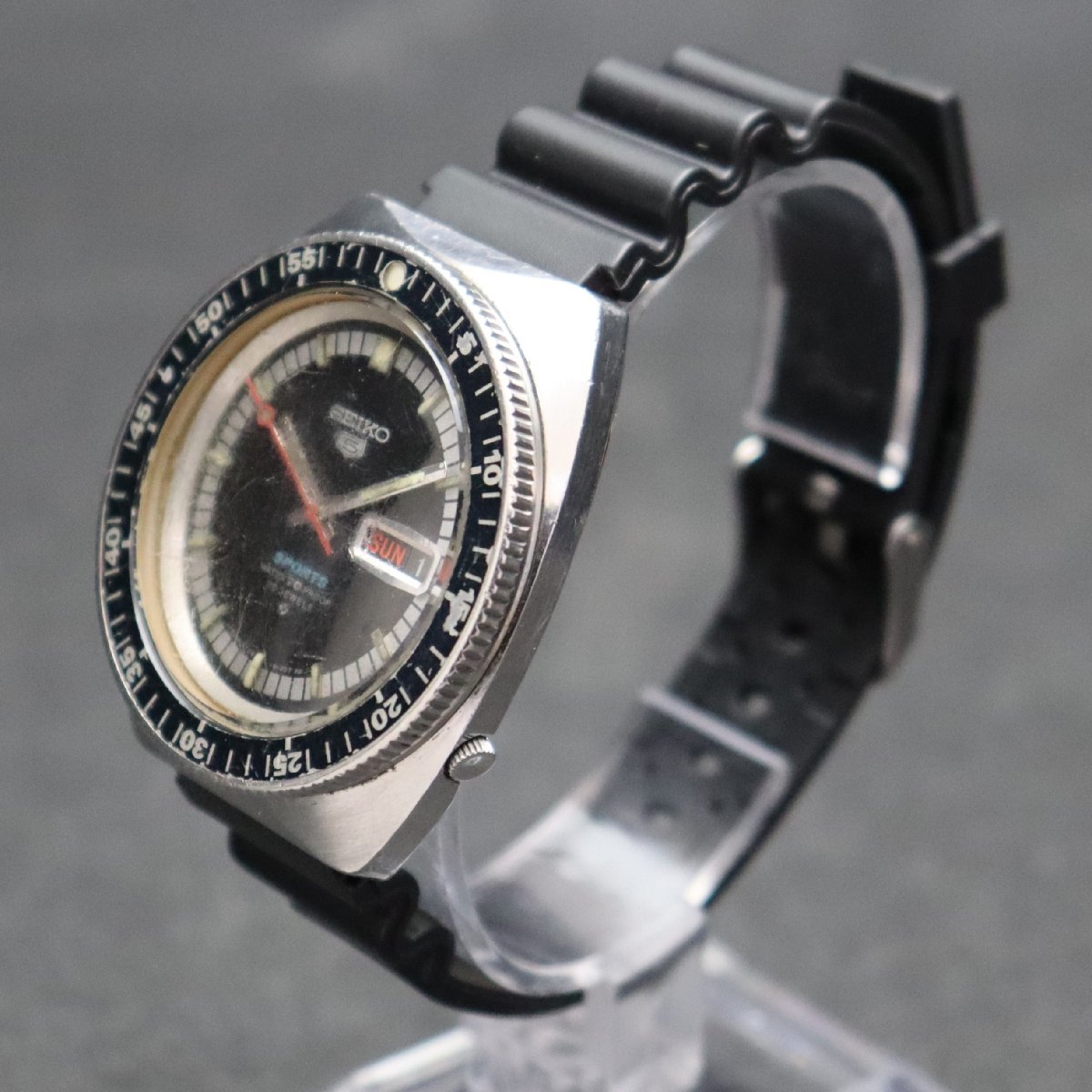 SEIKO 5 SPORTS セイコー5スポーツ 6106-8120 自動巻 25石 黒文字盤 