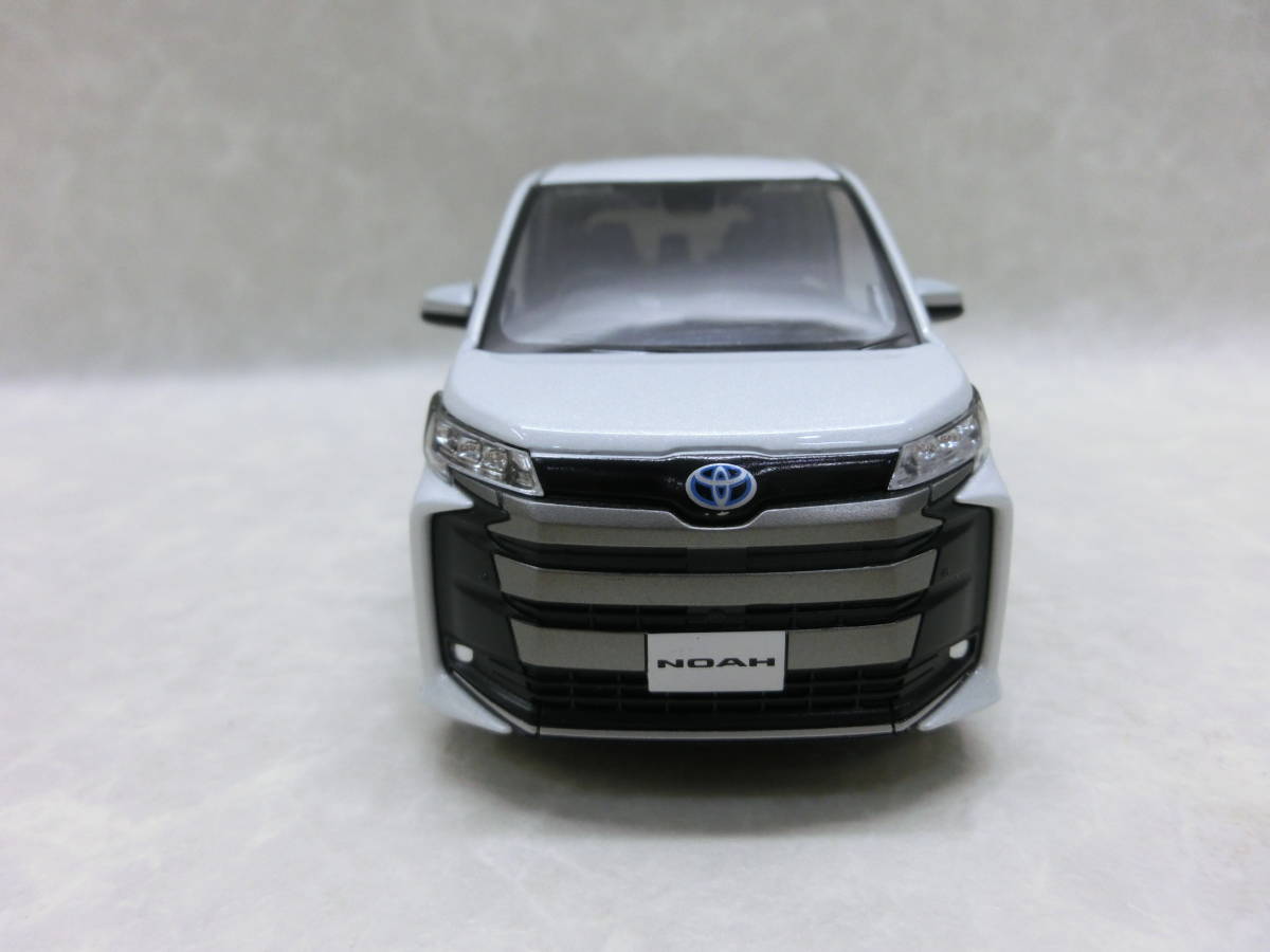 22649 トヨタ 新型ノア ホワイトパールクリスタルシャイン カラー