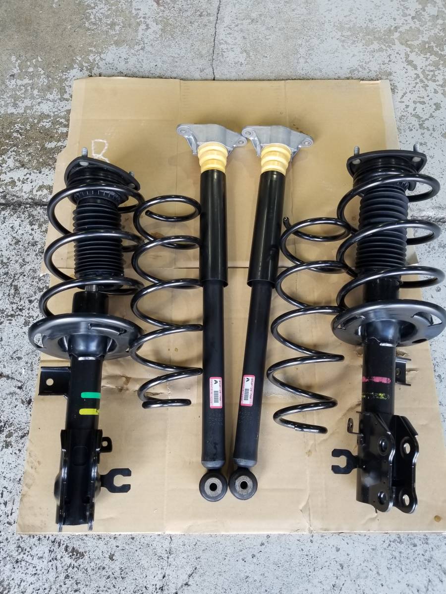 定番，100%新品 MAZDA マツダ BM2FS アクセラ 純正 サスペンションキット B45L 34 700 900 / B54F 28 700A 1台分(サスペンションキット（一式）)｜売買されたオークション情報、yahooの商品情報をアーカイブ公開 - オーク サスペンションキット（一式）
