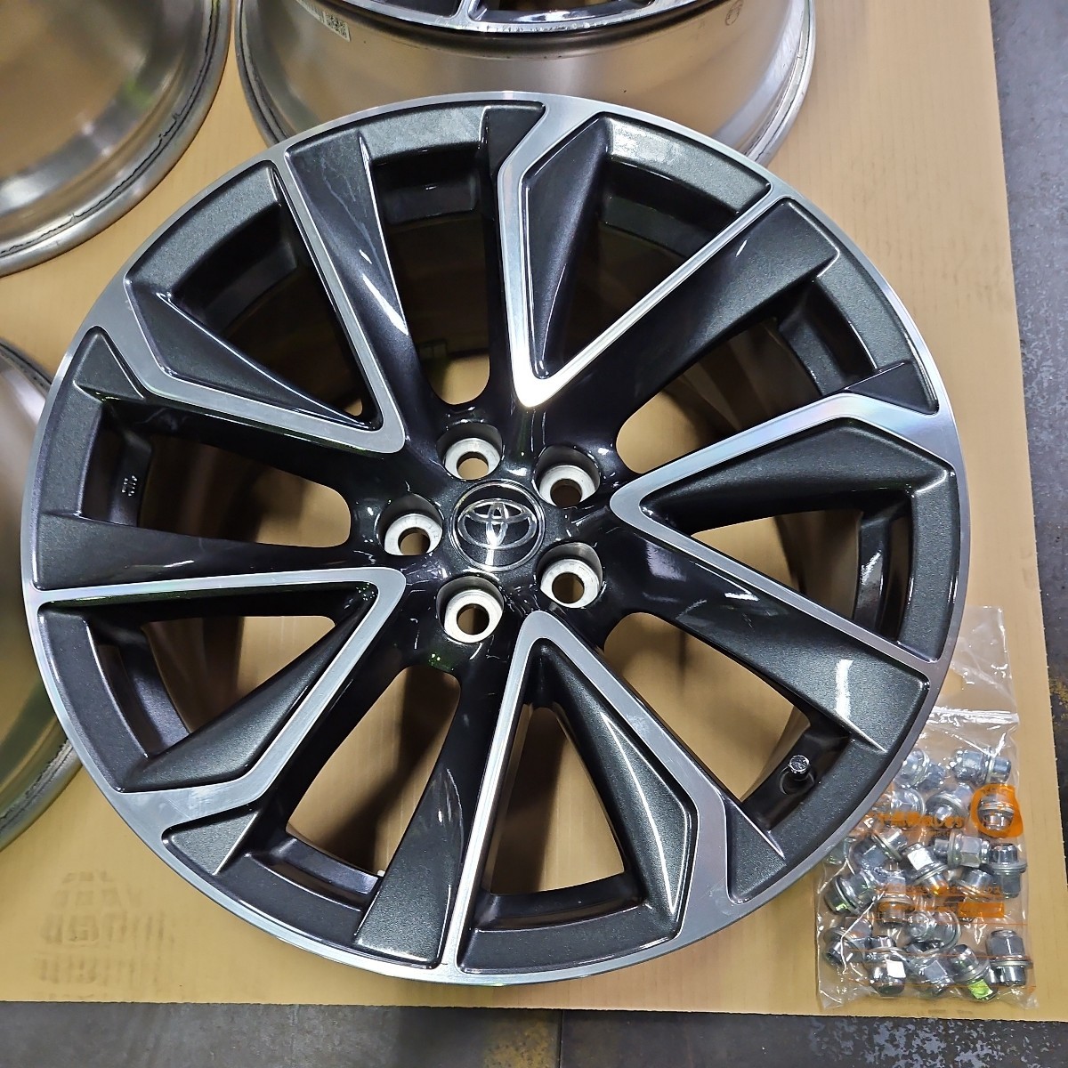 カローラスポーツ 純正アルミホイール 5穴 18インチ PCD100 8J