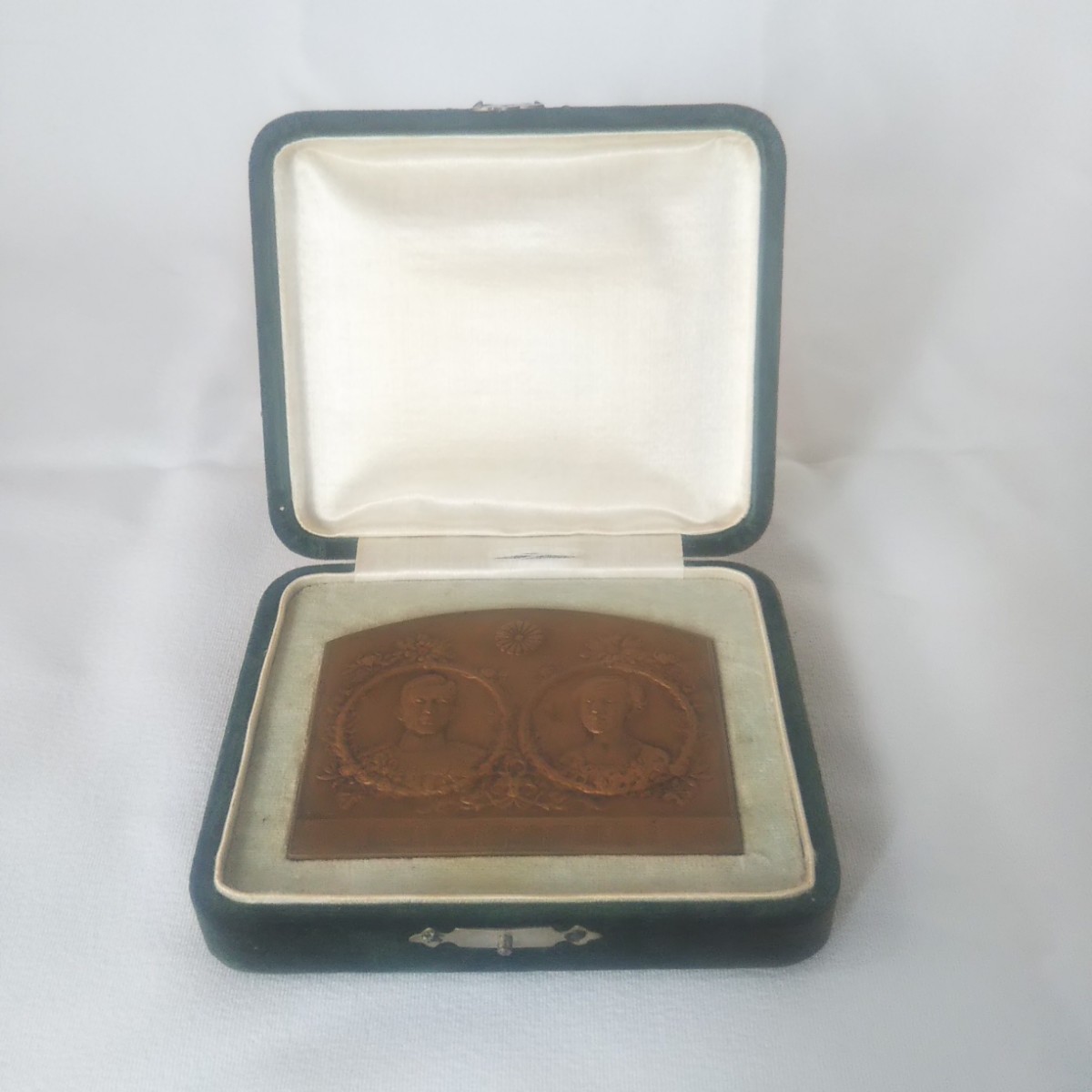 数量限定，定番 東宮殿下御成婚記念 昭和天皇 大正13年1月 銅製 造幣局 記念プレート(その他)｜売買されたオークション情報、yahooの商品情報をアーカイブ公開 - オークファン その他