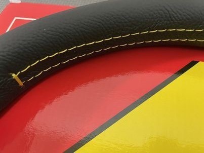 送料込み！MOMO ヴェローチェ35φ (V-1) BK/イエローステッチ 未使用