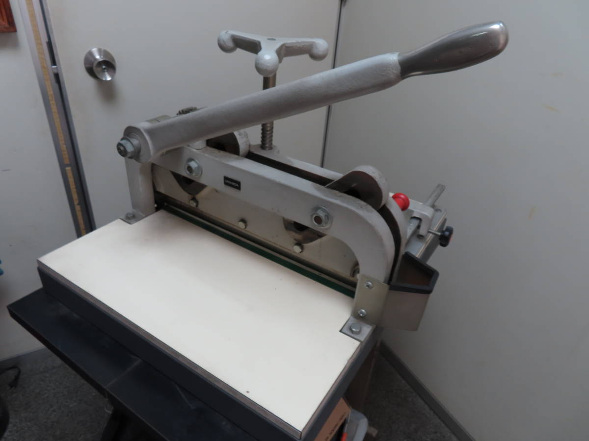 ▽事務 オフィス用品｜A4大型ペーパーカッター｜PT JAPAN PC009｜裁断