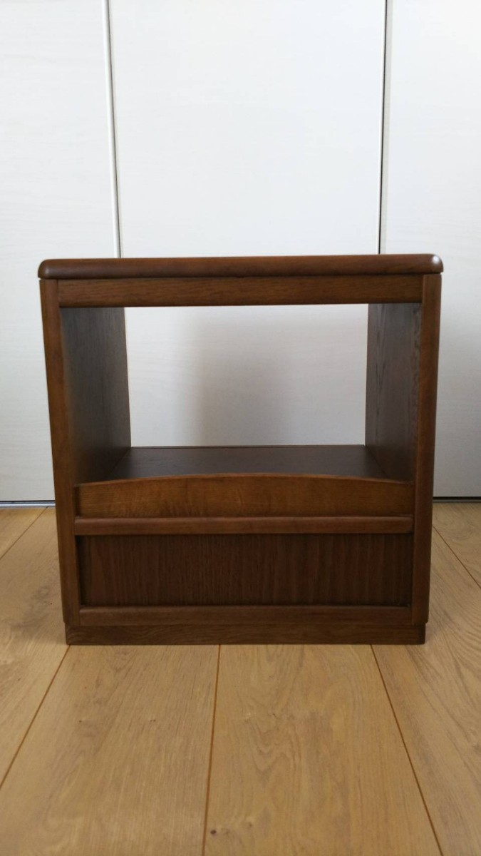 美品！ カリモク karimoku サイドテーブル ナイトテーブル 収納付