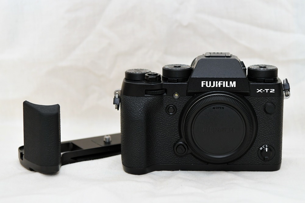 FUJIFILM■ X-T2 ブラック ■専用グリップ付き