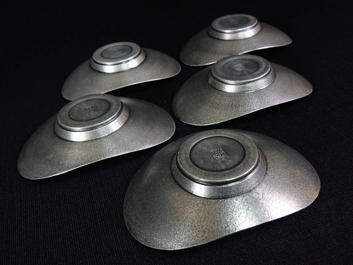 □乾茂號造 純錫 茶托 5客 在銘 刻印 五君子図 錫器 総重量317g 金属