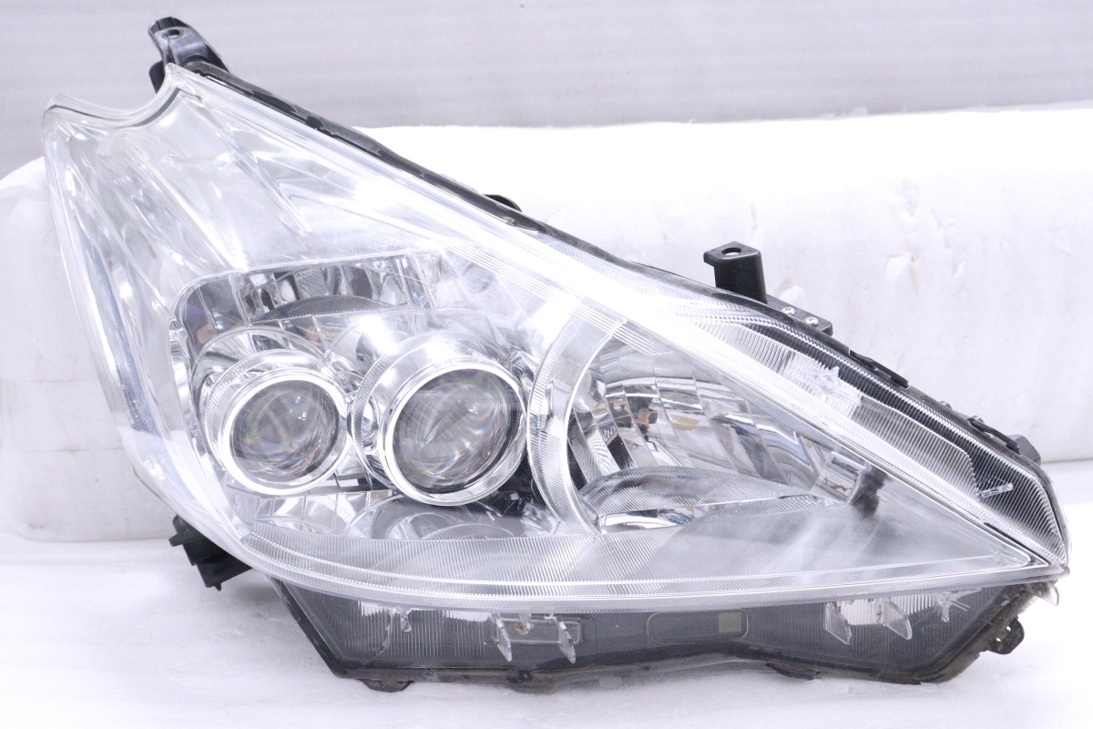 39-1324☆中期 LED ZVW40W プリウスα☆右ヘッドライト KOITO 47-42 打