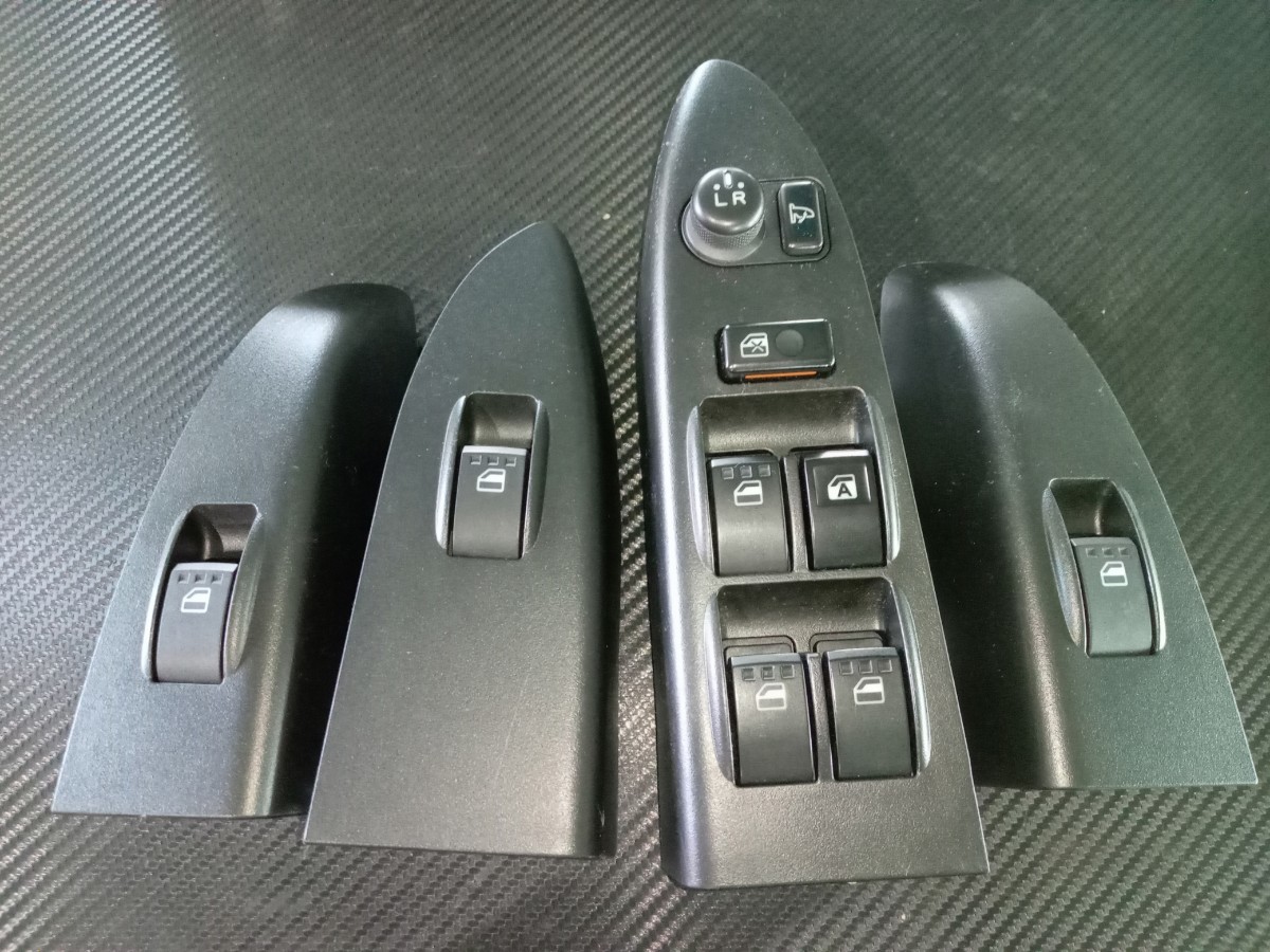 ダイハツ　ソニカ パワーウインドウスイッチ パワーウィンドウスイッチ パワーウインドスイッチ　運転席　助手席　1台分　ミラースイッチ　