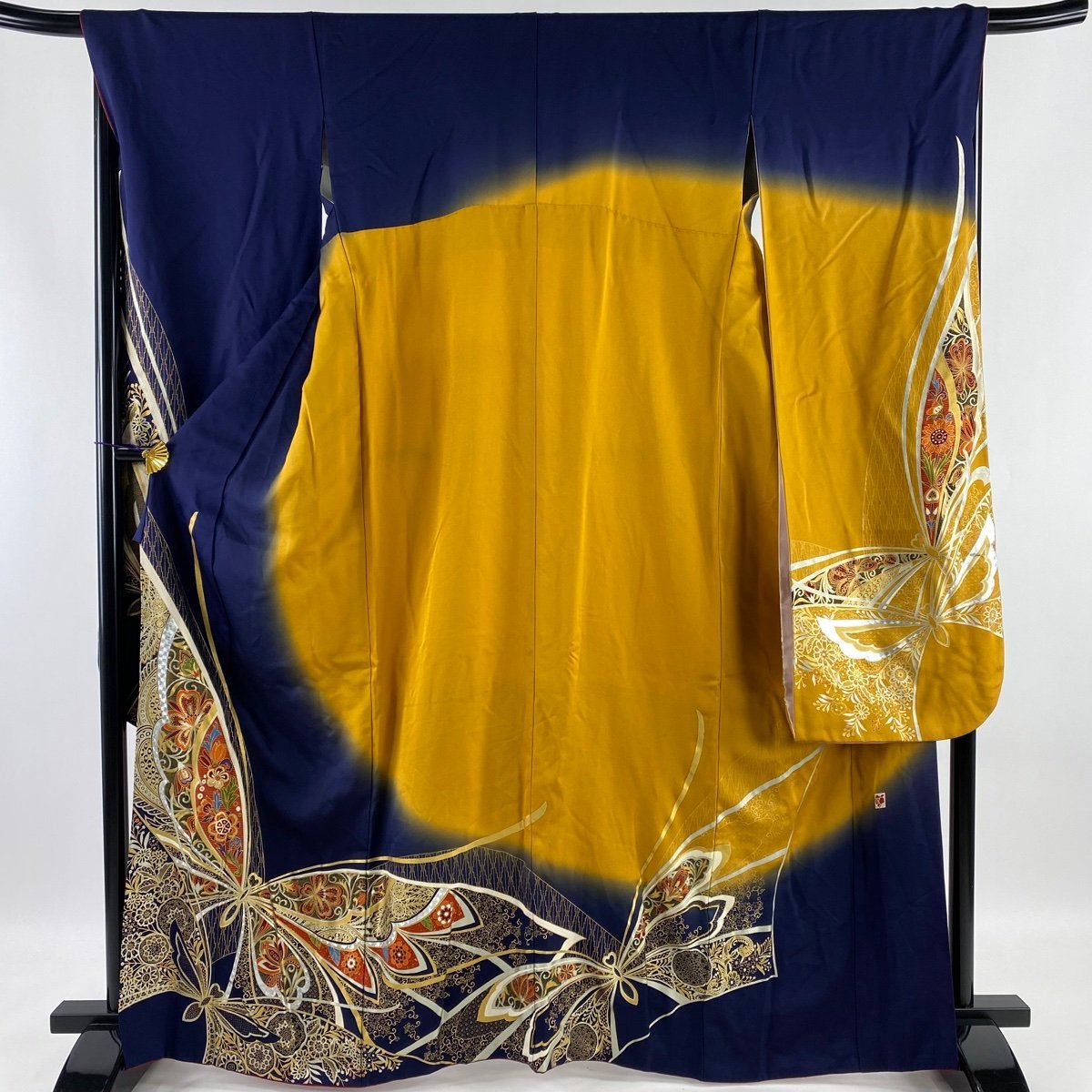 振袖 秀品 落款 草花 蝶 金銀彩 染め分け 紺色 袷 身丈167cm 裄丈69cm L 正絹 【中古】