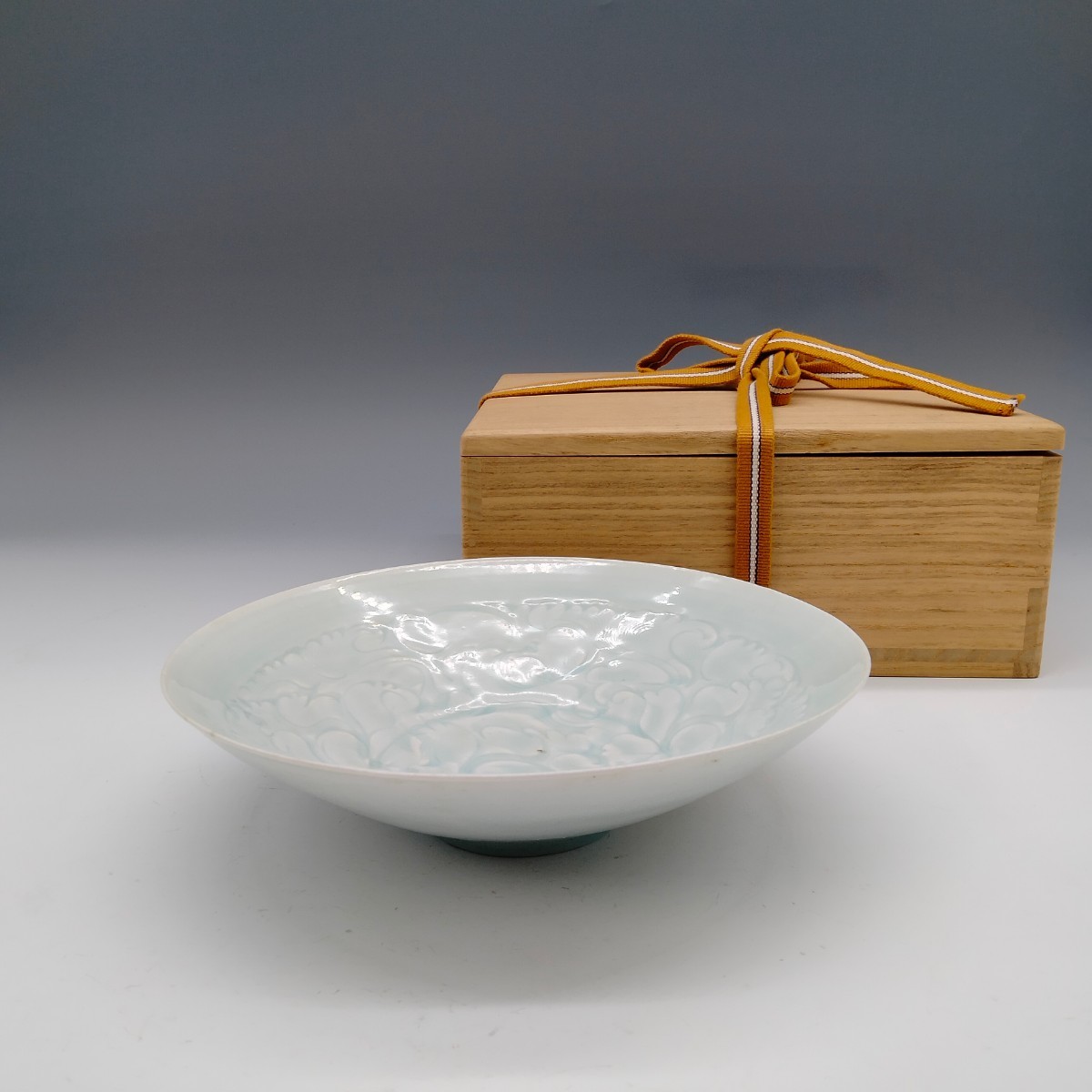 旭】 宋時代 影青花彫鉢 青磁 H5.5cm，D19.5cm，279g - Yahoo