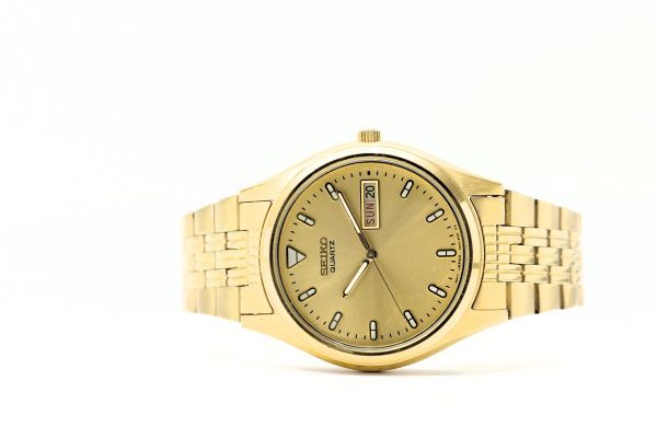 837 SEIKO QUARTZ 7N43-9041 セイコー デイデイト ゴールド文字盤 