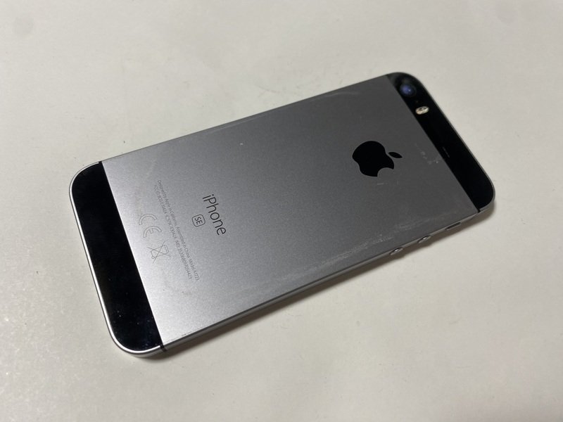 Apple iPhone SE第二世代 64GB スペースグレー 本体 スマートフォン