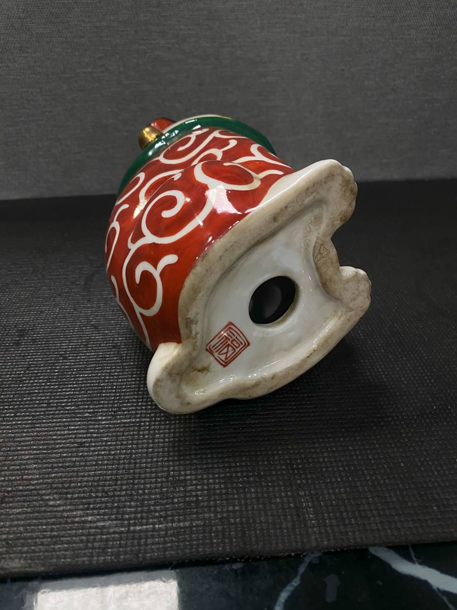 招き猫 置物 縁起物 レトロ 陶器　伊万里焼（古伊万里） ☆ 時代物 伊万里焼 角福 招き猫 縁起物 当時物 唐草模様 陶磁器製