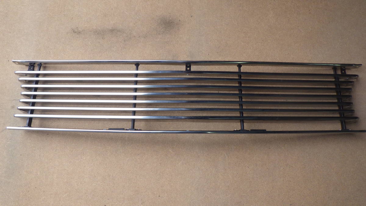 当時物　旧車　B10　サニー　ダットサン　ラジエーターグリル　純正品　長期倉庫保管品