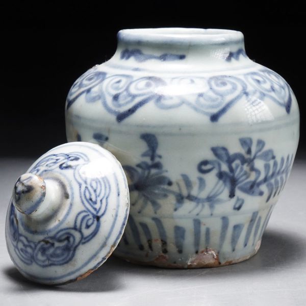 HOT，100%新品 W405. 古美術品 安南 染付 草花文 蓋付 小壺 /