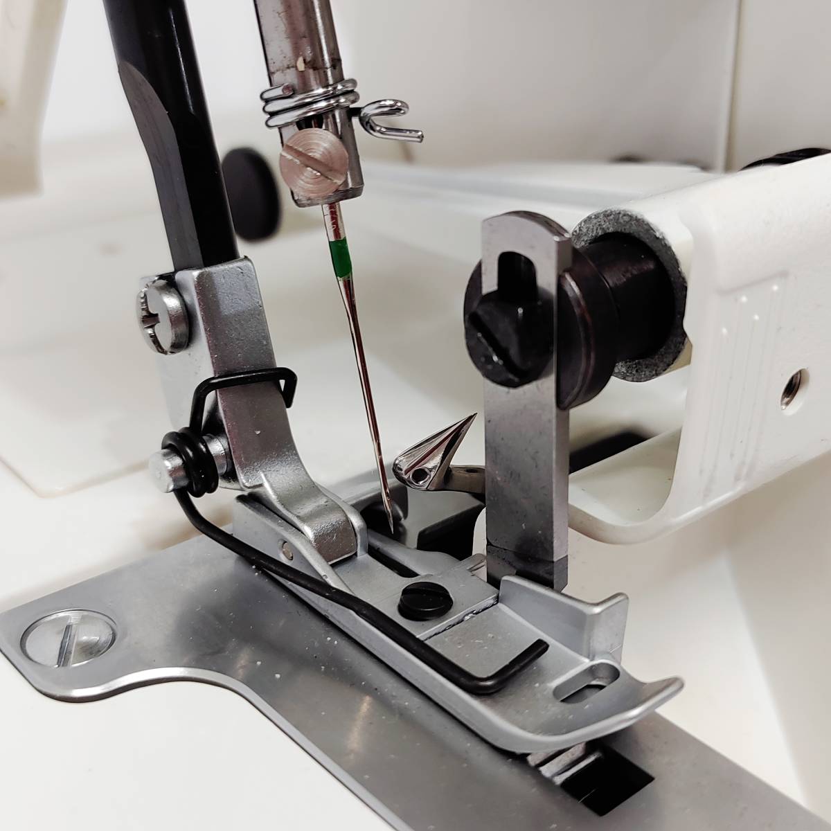 ○動作品 シンガー 14U831 ロックミシン SINGER フットコントローラー