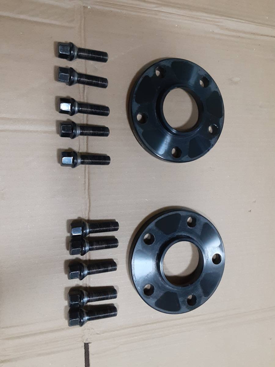 BMWスペーサー15mmボルト付き
