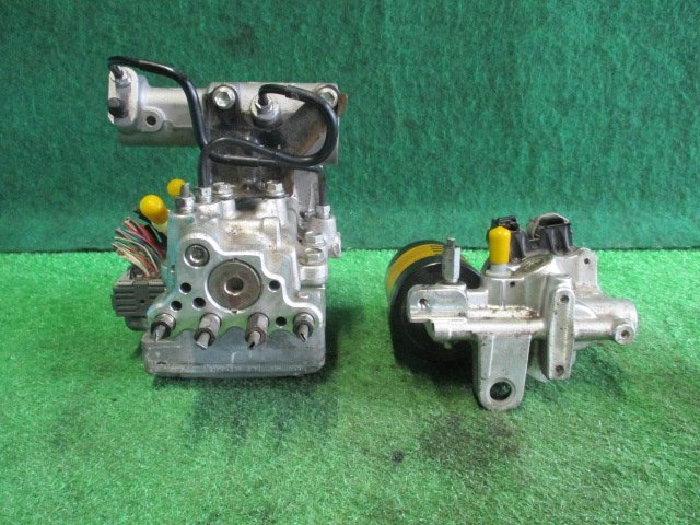 トヨタ プリウス ZVW 30 ブレーキブースター ABSアクチュエーター