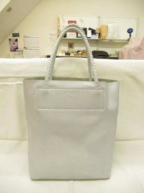 HIROFU ヒロフ 美品 チェスタ 持ち手編み込み レザートートバッグ シルバー ★宅配便M★N0459