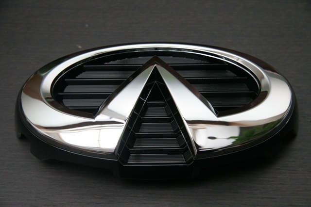 フロントグリル インフィニティ エンブレム 純正品 フーガ INFINITI