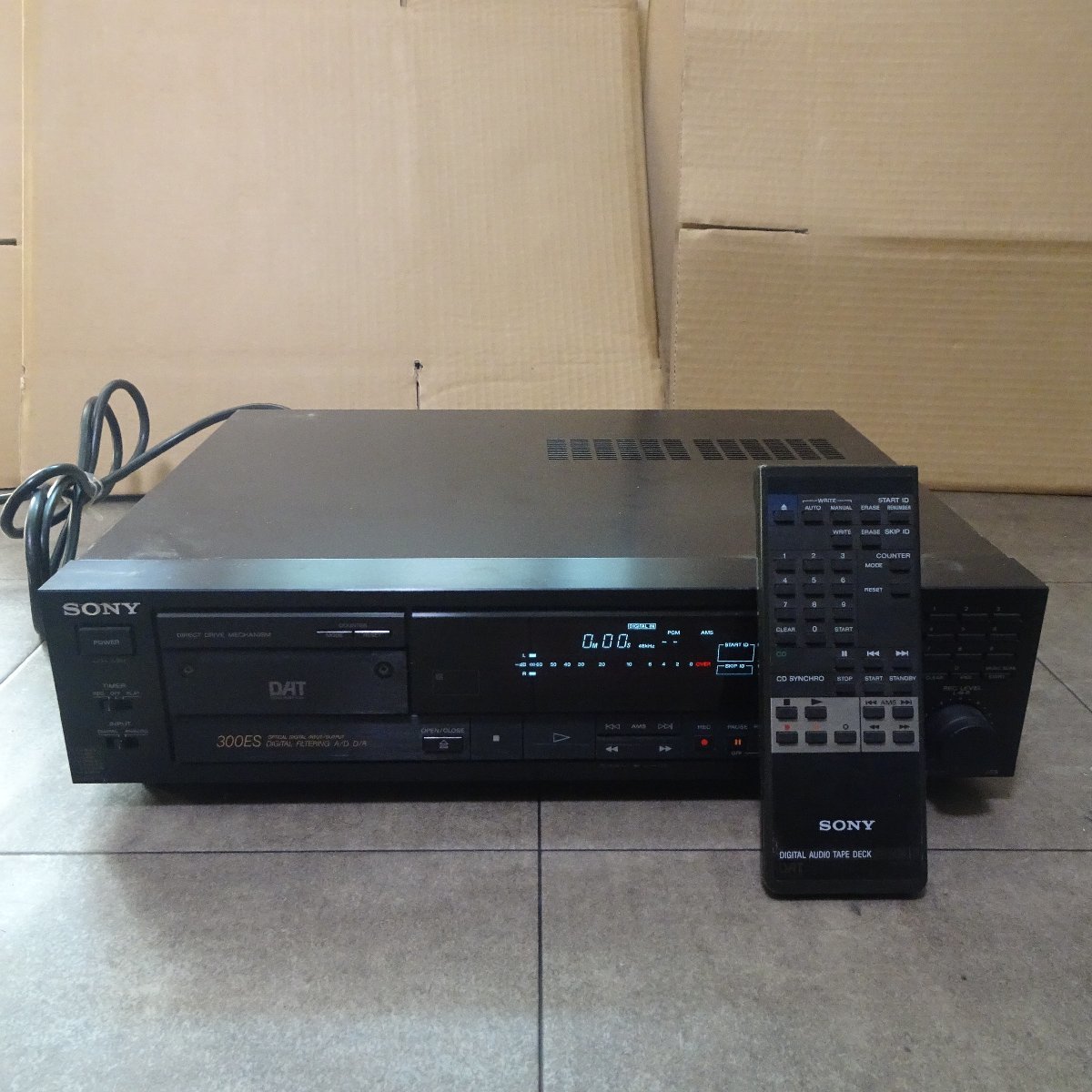 Q09832【発送可!】SONY ソニー DTC-300ES DATデッキ リモコン付き 家電