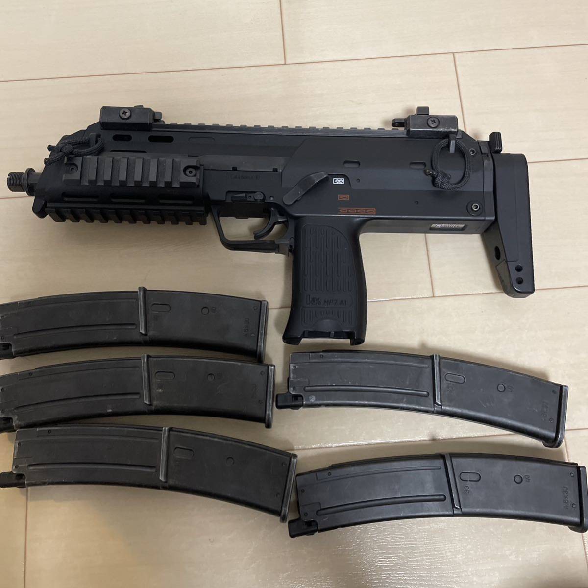 東京マルイ MP7A1 ガスガン 予備マガジン4個付き カスタム品 ガス