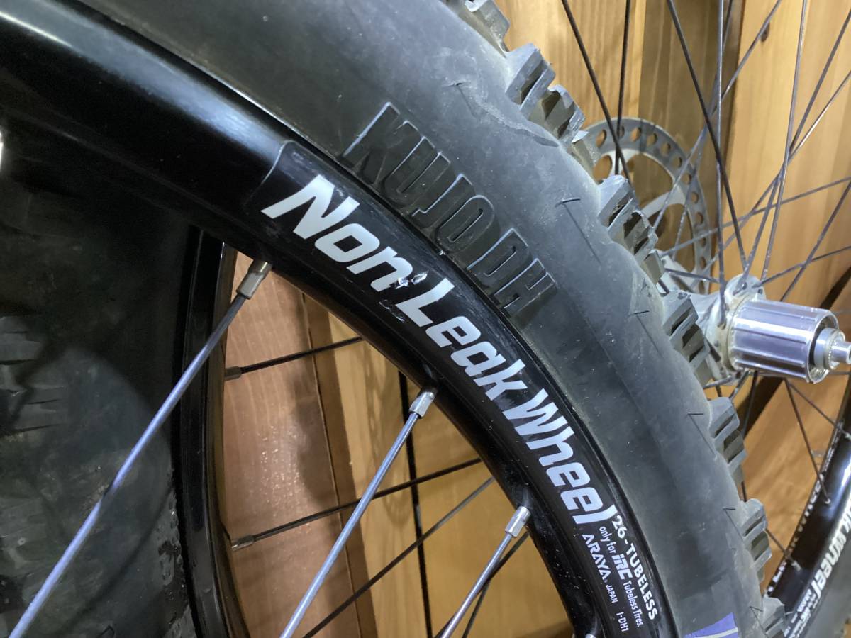 IRC×アラヤ ノンリークホイール 26インチ ダウンヒル IRC×アラヤ ノン