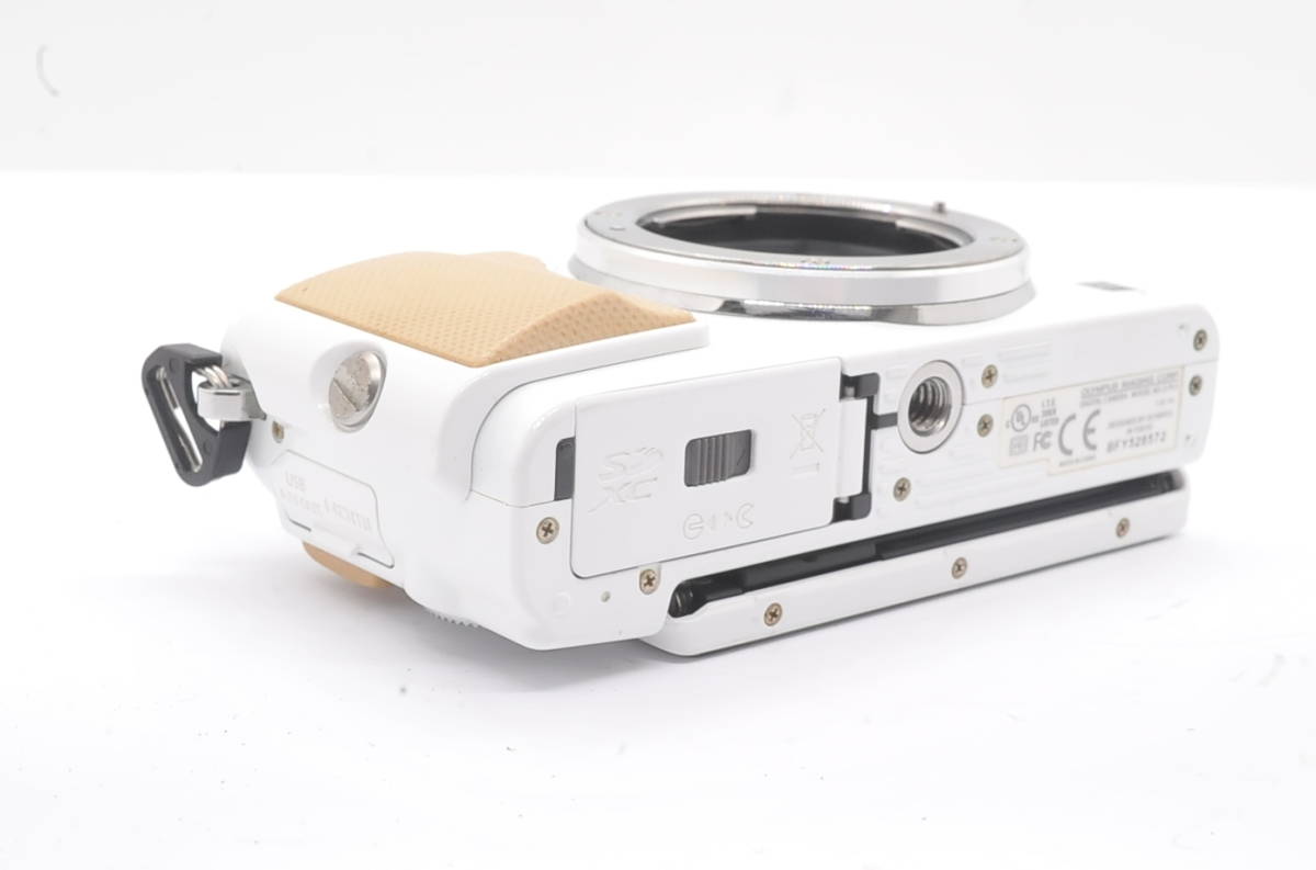 Olympus オリンパス E-PL5 White Body ボディ ミラーレス カメラ